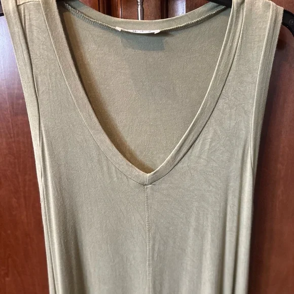 Charlotte Avery Green Sleeveless Dress. Medium. Bundle 4 Deals! - Picture 9 of 15